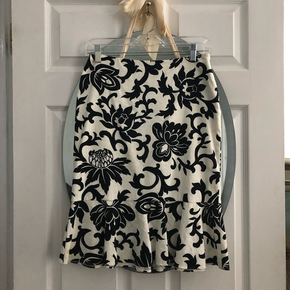 WHBM skirt. EUC. Size 0